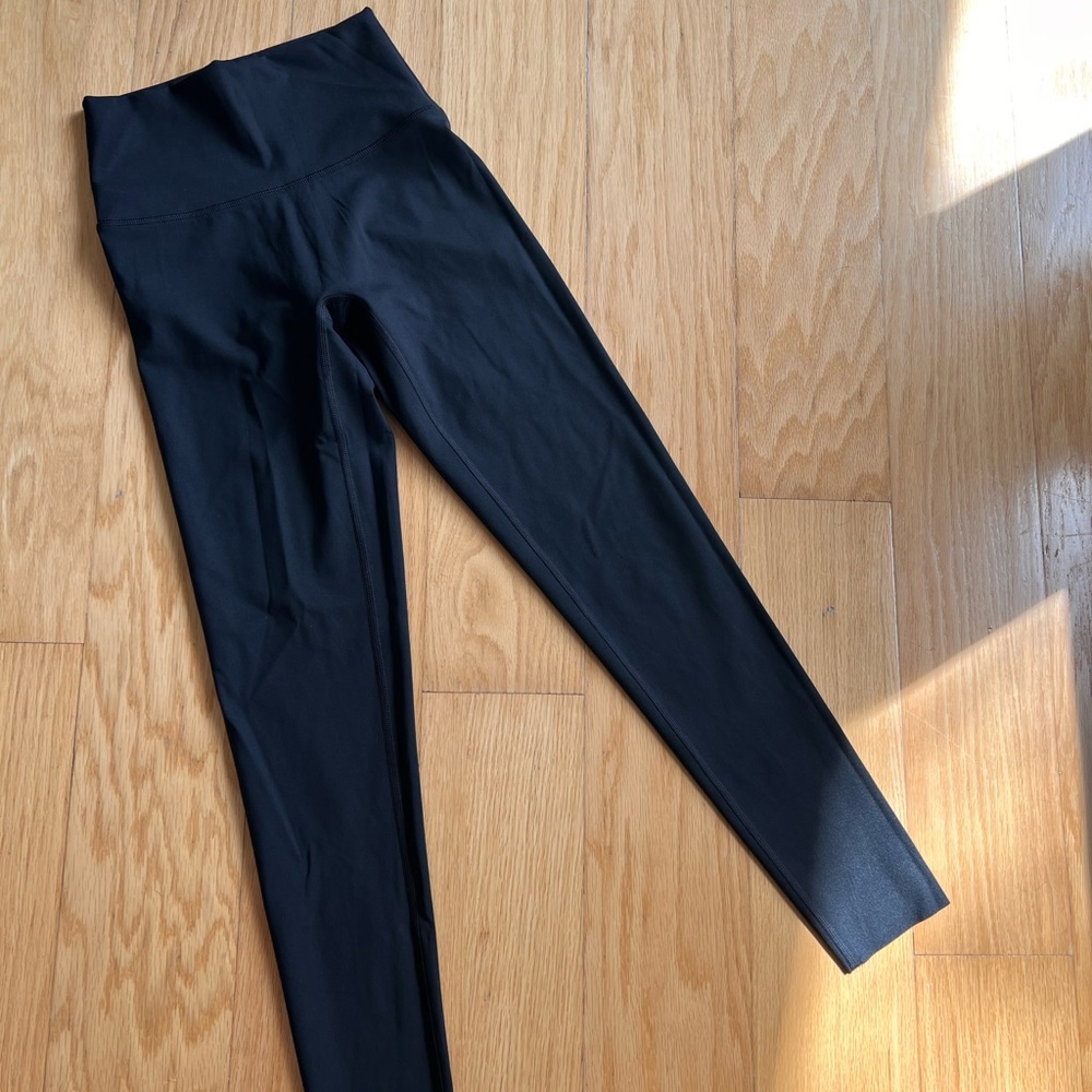 BRAND NEW arie leggings, size small but fits like XS